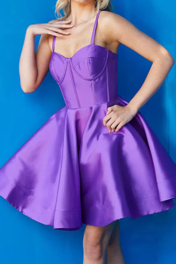 Abito da ballo corto in raso con scollo a cuore e linea ad A